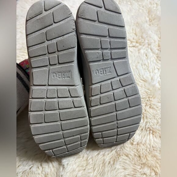 Zibu Paliza Slipon Sneakers in Gray and Tan size 11 - Picture 2 of 10